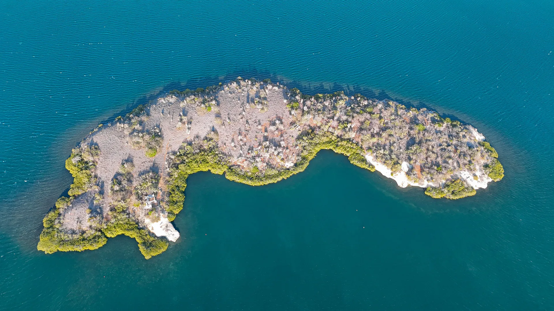 Top-down aerial photograph of Isla di Yerba as it exists today, unmodified.